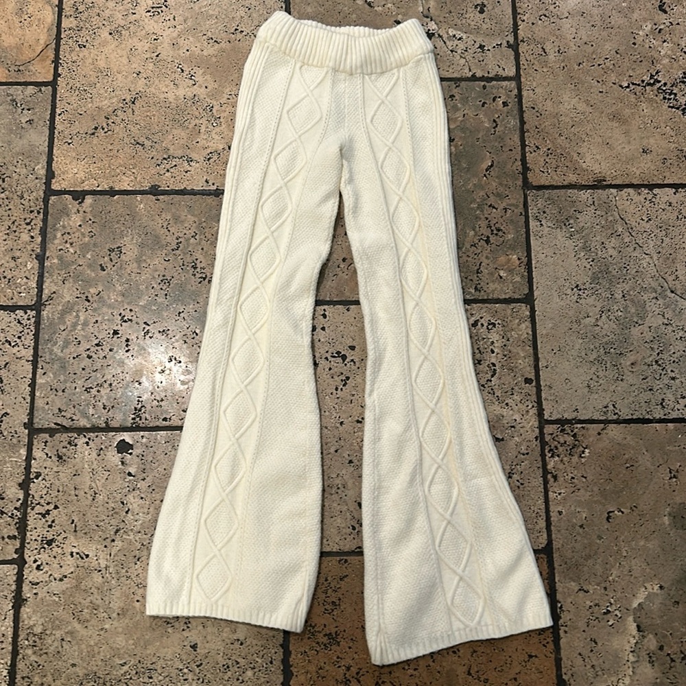 Women’s sweater pants! Size xs from Edikted! run big!